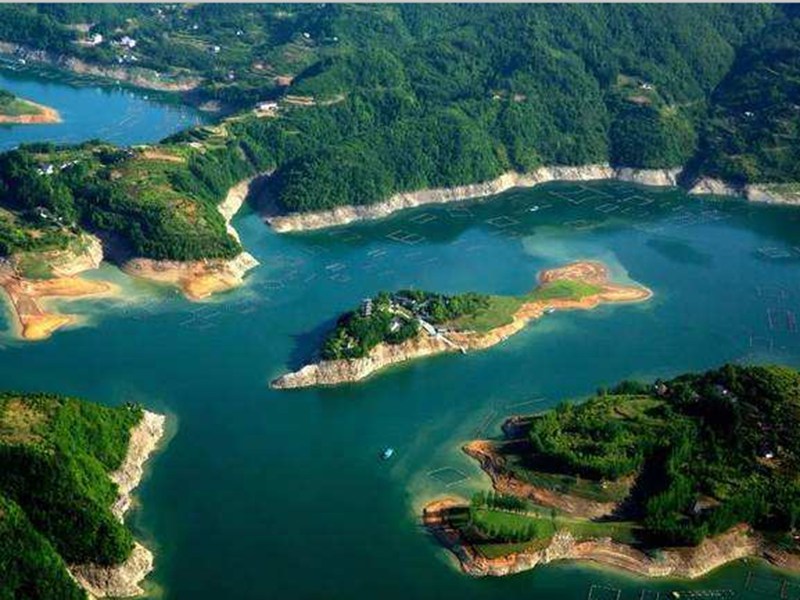 安瀾、綠色生態(tài)、發(fā)展趨勢(shì)、環(huán)境優(yōu)美的漢江風(fēng)采，已經(jīng)向大家逐一綻開